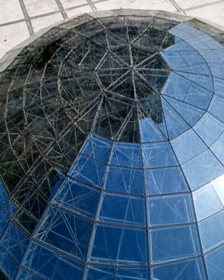 全球工程版图 · 海外项目穹顶